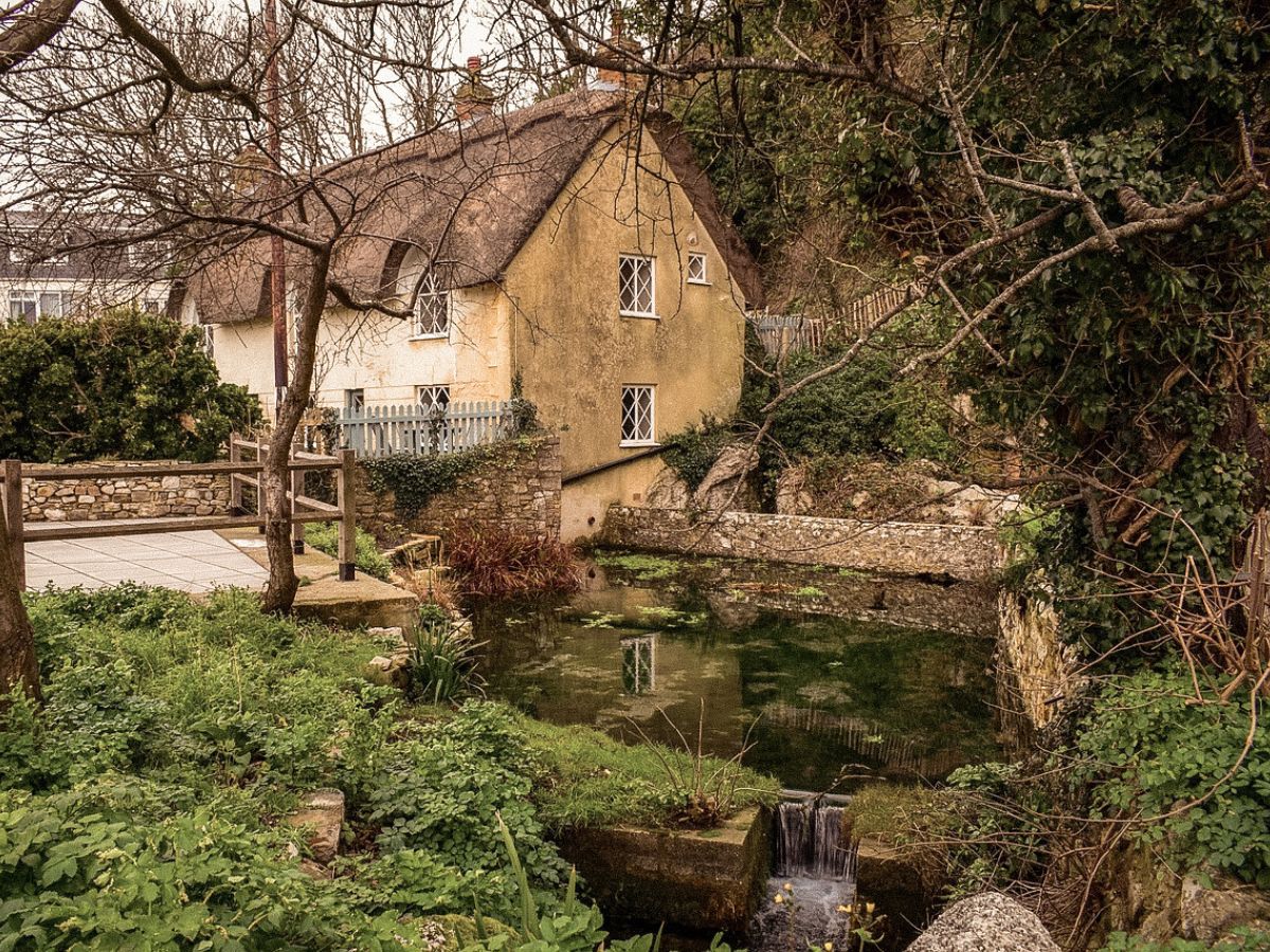 Pretty cottage in Lulworth Cove Dorset